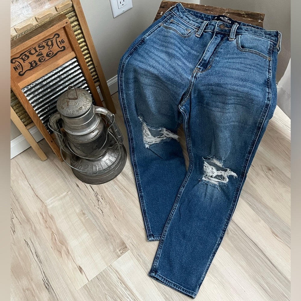 Hollister high waisted ripped knee mom jean - dark wash